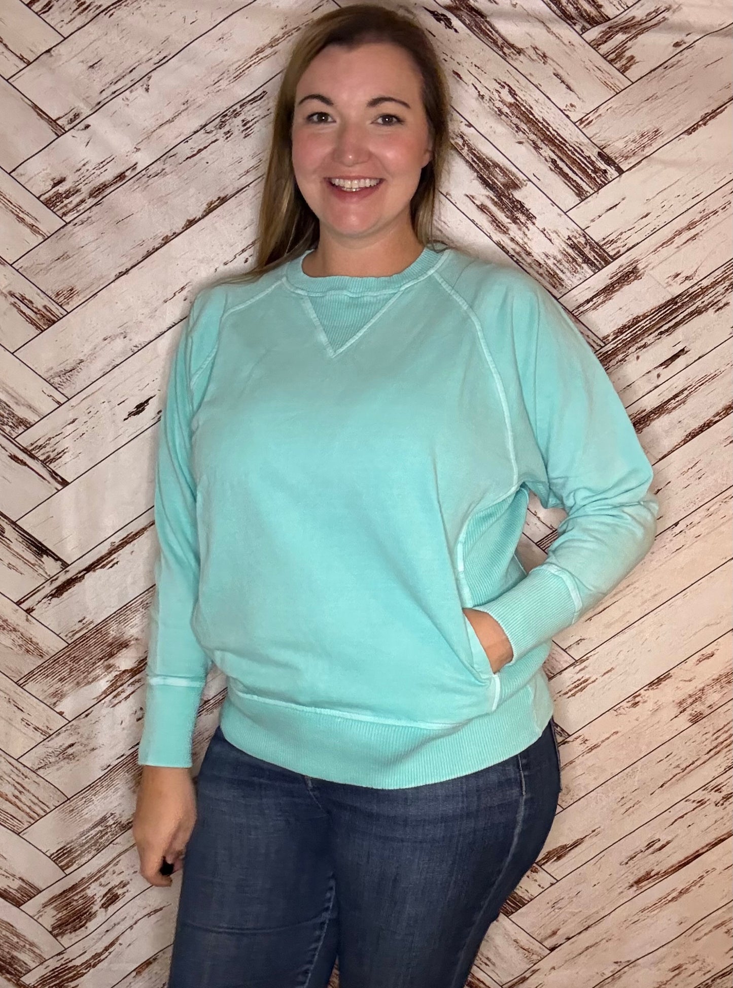 Halo Washed French Terry Round Neck Pullover with Pockets in Mint